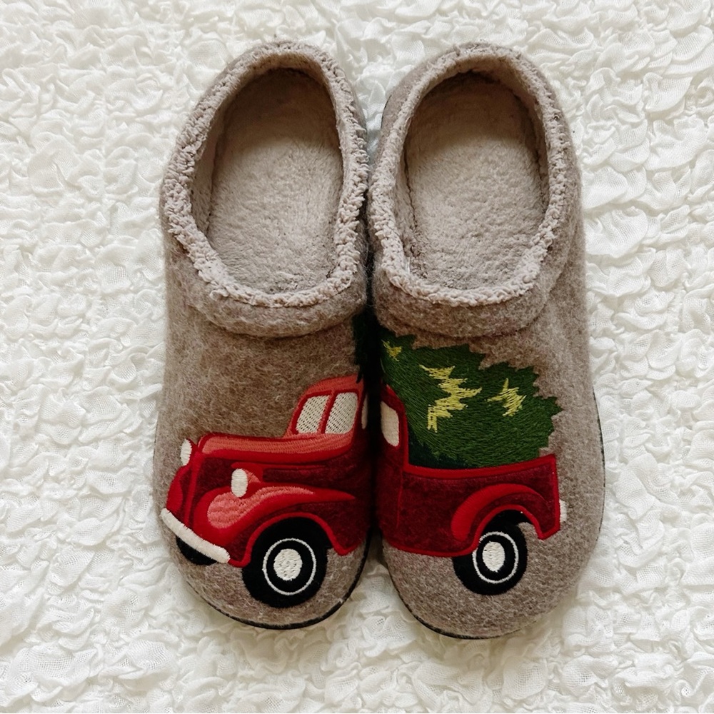 L.L. Bean Christmas Tree Slippers, Size 10